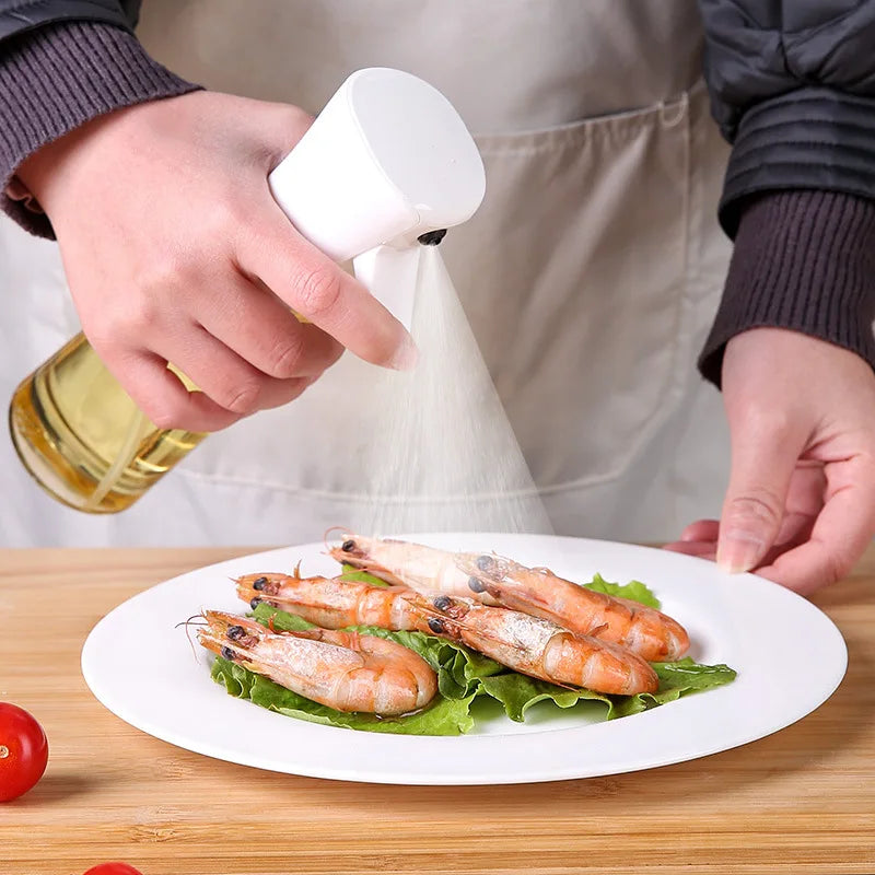 Black and white transparent kitchen oil spray bottles in 200ML, 300ML, and 500ML sizes, perfect for cooking, olive oil, fitness, and barbecue oil dispensing-02