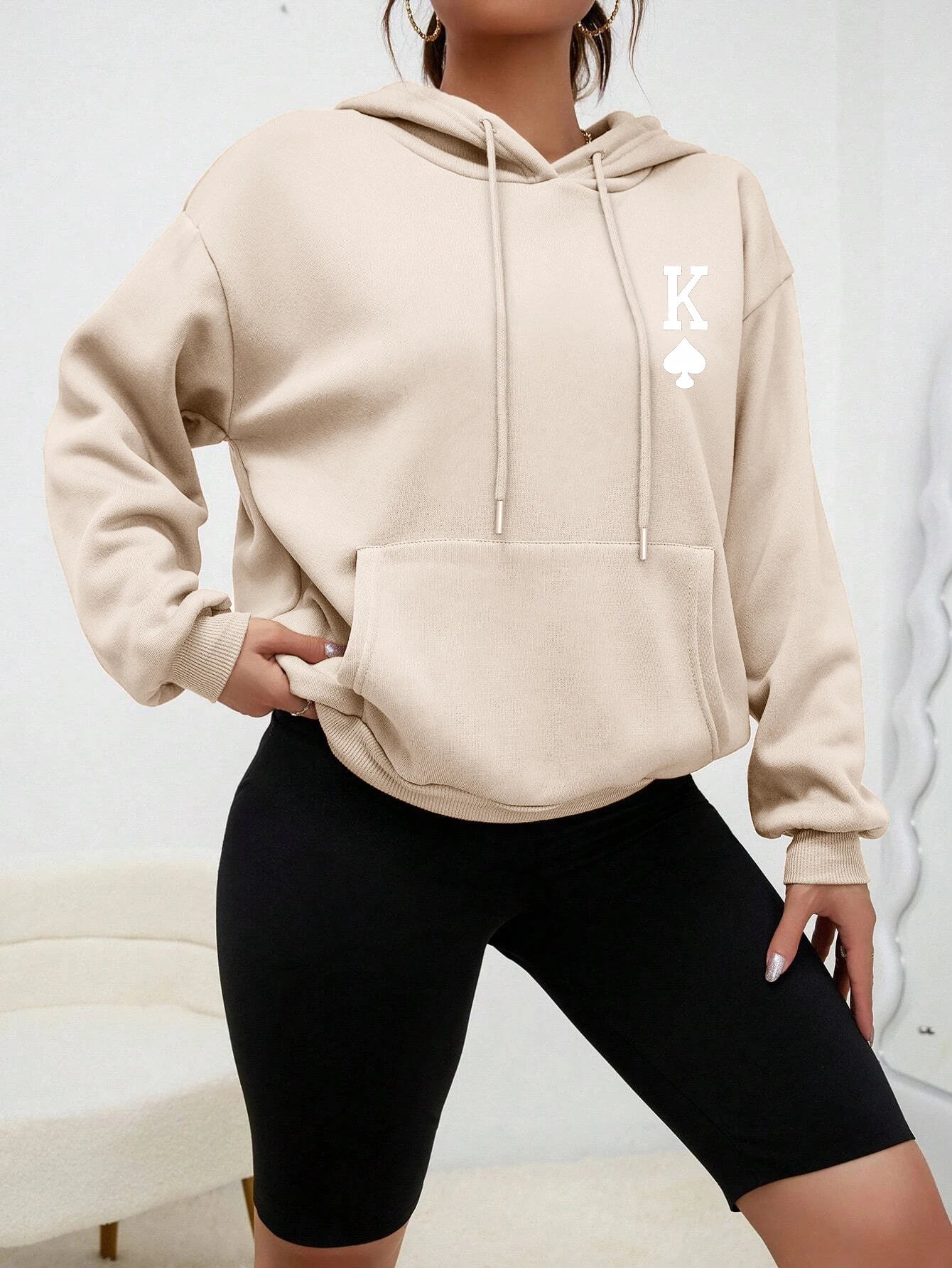 Women’s casual Poker K printed hoodie with pocket, streetwear style sweatshirt for autumn- 8. beige