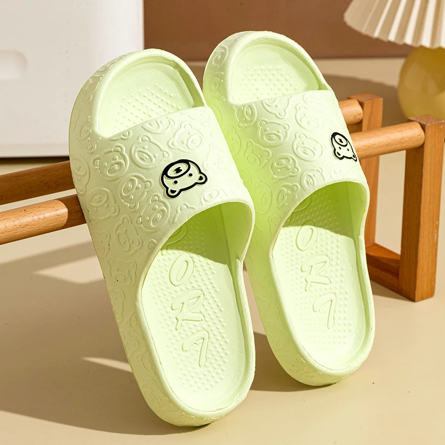 Little Bear print non-slip indoor bathroom slippers for men and women, soft summer fashion casual sandals green