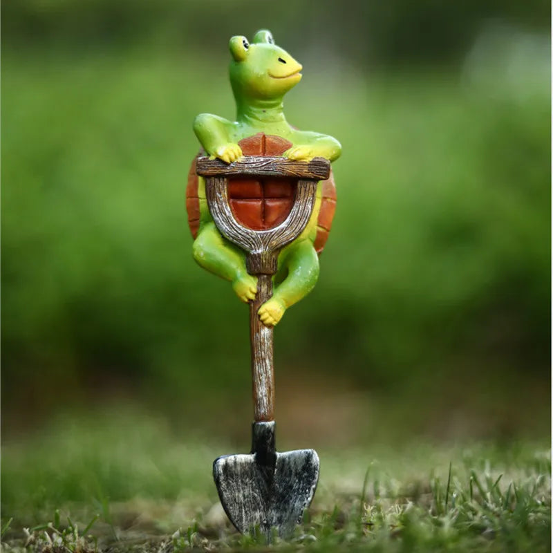 Creative resin garden decorations featuring frog, rabbit, and turtle with shovel for outdoor bonsai, lawn, patio, and balcony display green