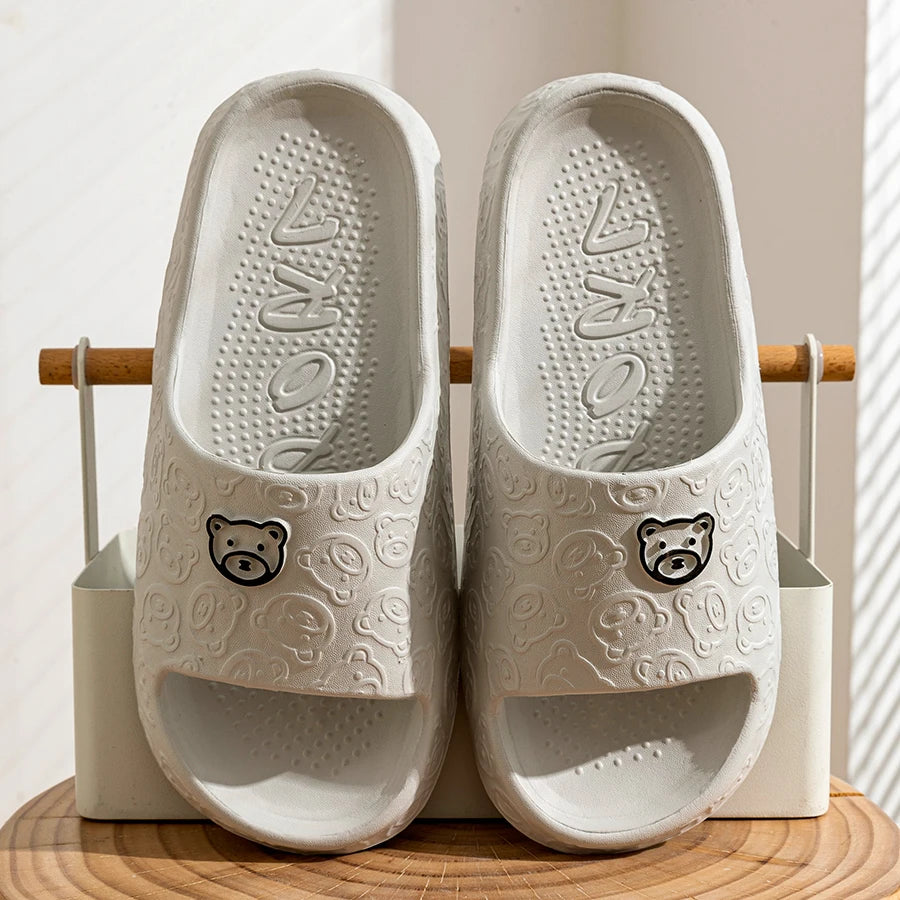 Little Bear print non-slip indoor bathroom slippers for men and women, soft summer fashion casual sandals white