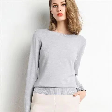 Women’s long-sleeved solid color knit pullover sweater with O-neck white