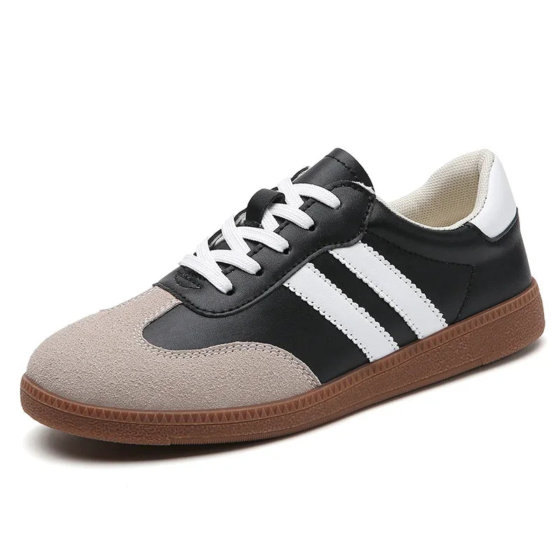 New Classic Ladies Sneakers. - black