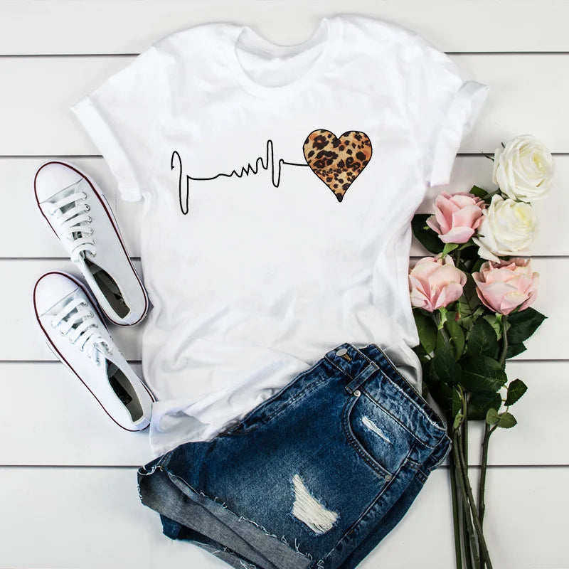 Women's 90s leopard heartbeat graphic t-shirt in short sleeves, Harajuku style white
