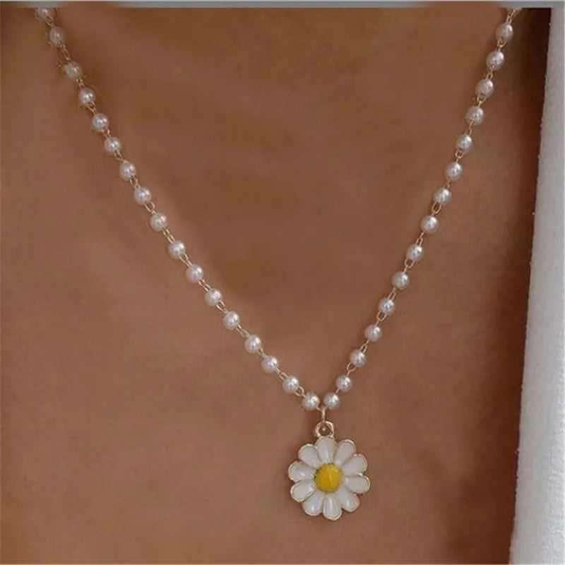 Golden crystal circle pendant necklace for women – elegant trendy jewelry flower