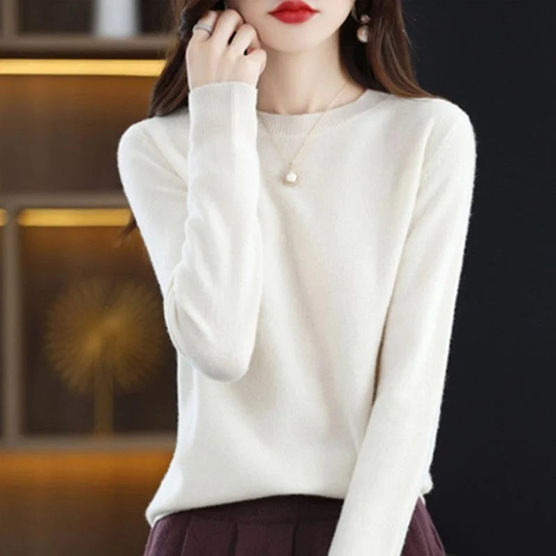 Women’s long-sleeved solid color knit pullover sweater with O-neck white