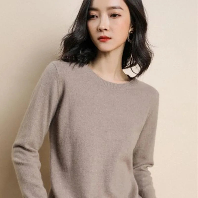 Women’s long-sleeved solid color knit pullover sweater with O-neck L brown