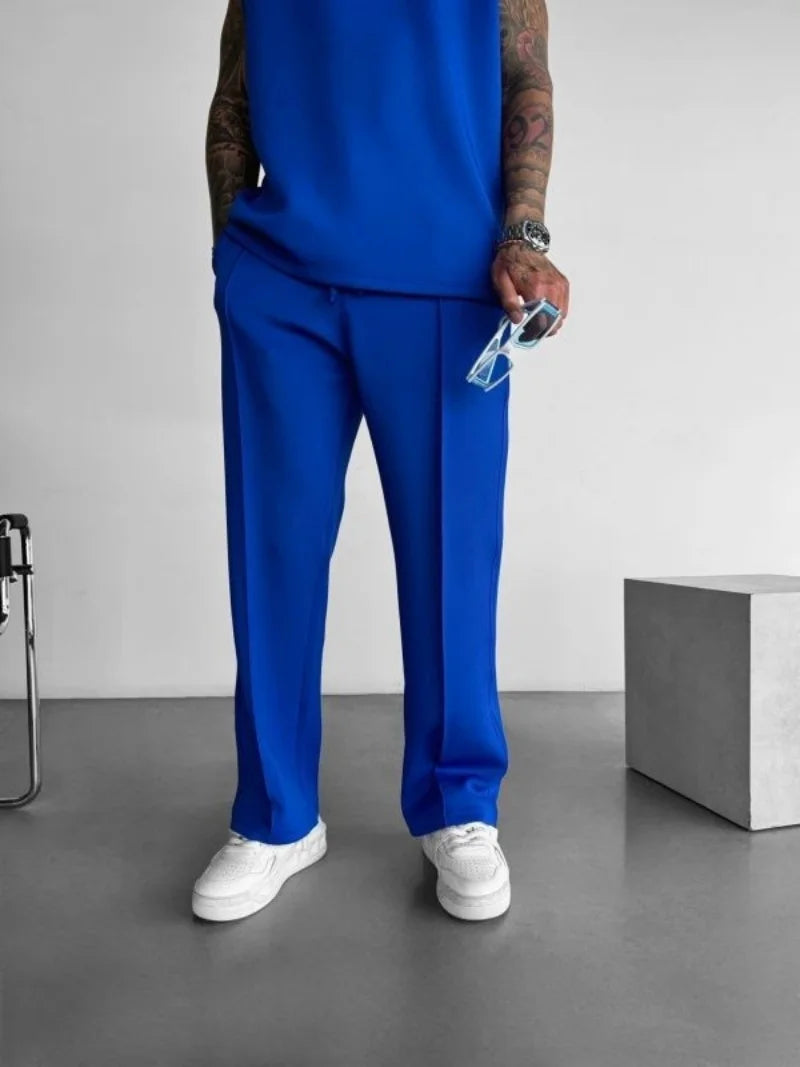 Men’s casual solid-color pants with elastic waist, drawstring closure, and side pockets bkue