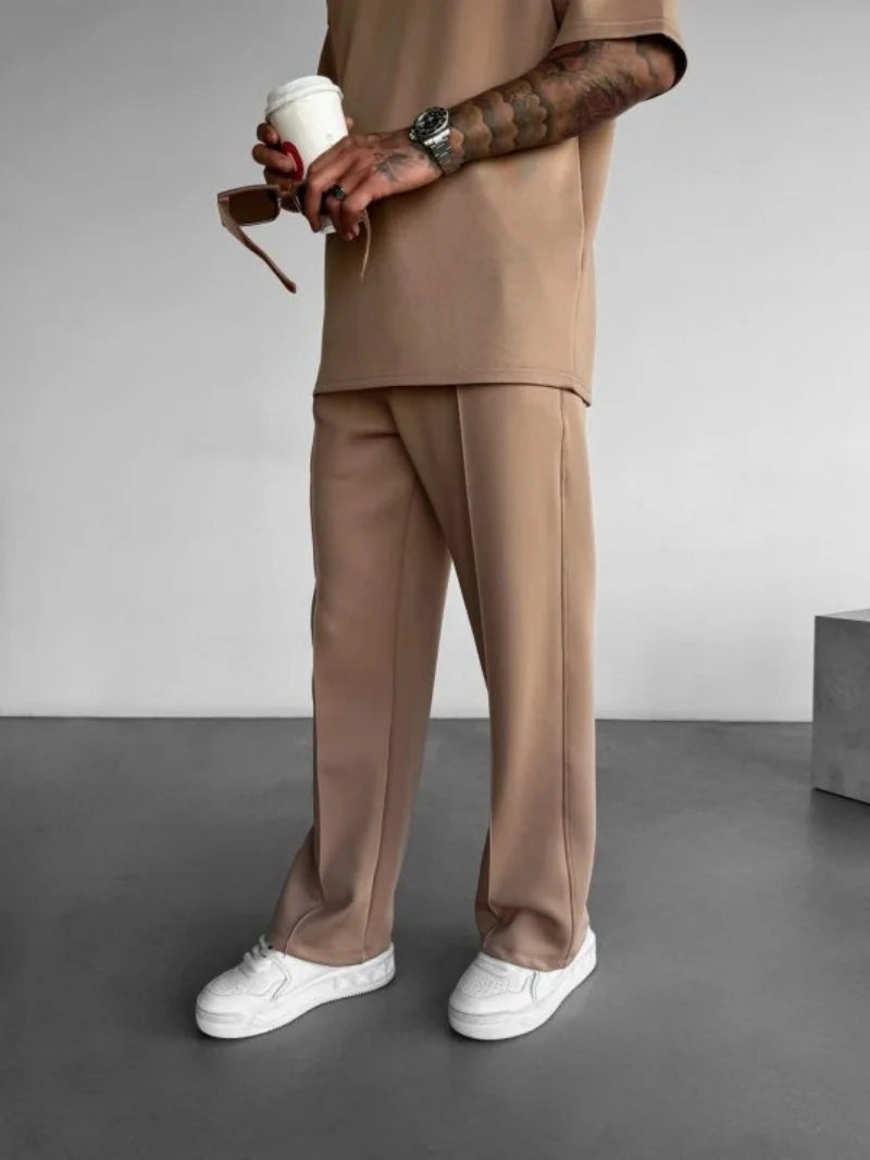 Men’s casual solid-color pants with elastic waist, drawstring closure, and side pockets beige