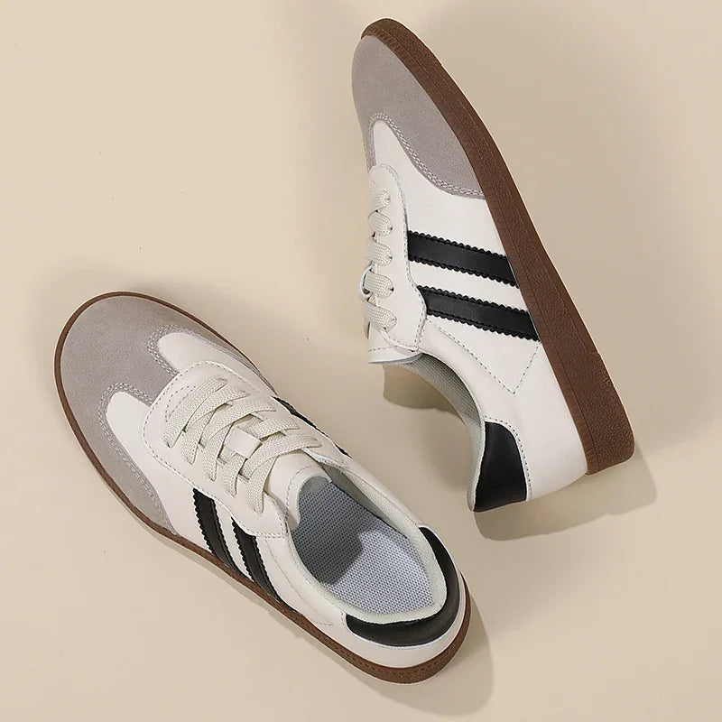 New Classic Ladies Sneakers. - black