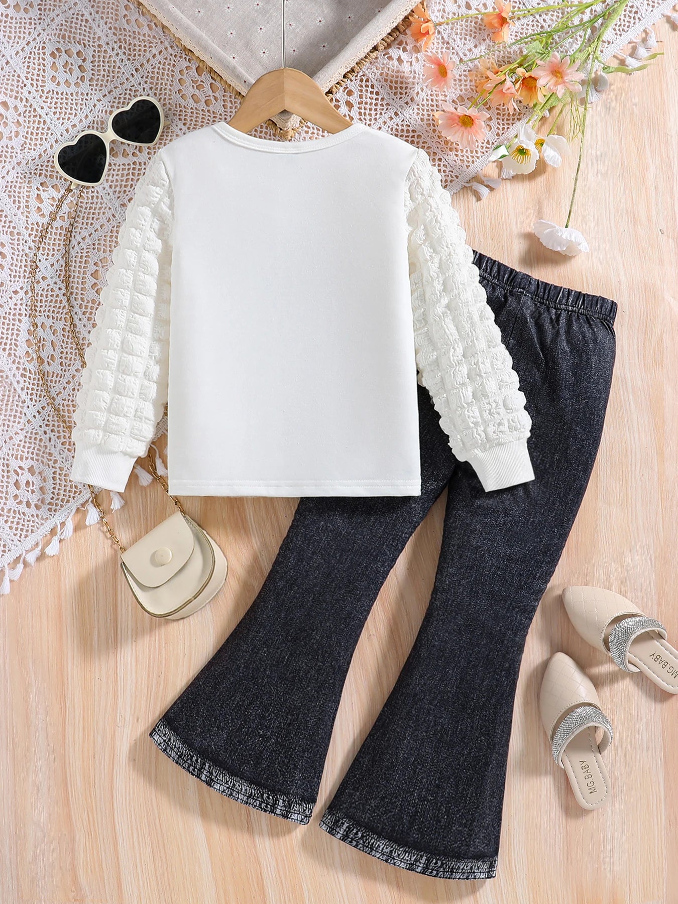Girls' spring and autumn fashion set with white cartoon long sleeve top and solid color slimming pants, two-piece outfit black and white