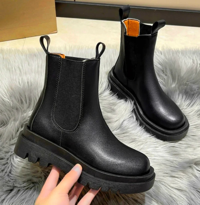 Women Boots Hot Luxury. - black