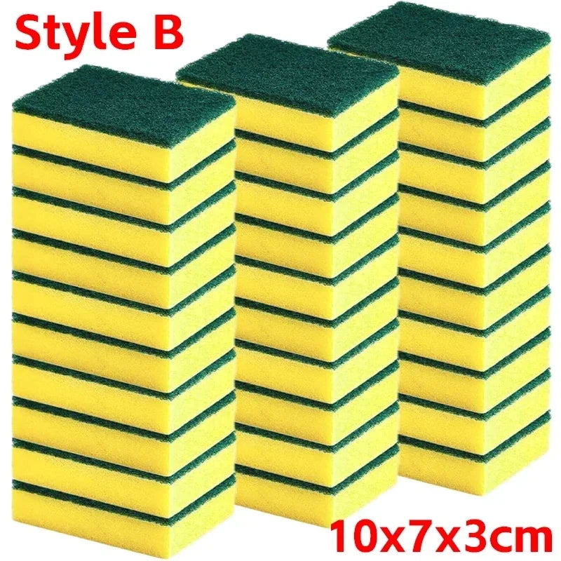 Stack of yellow sponges with green stripes and dimensions 10x7x3cm on a white background.